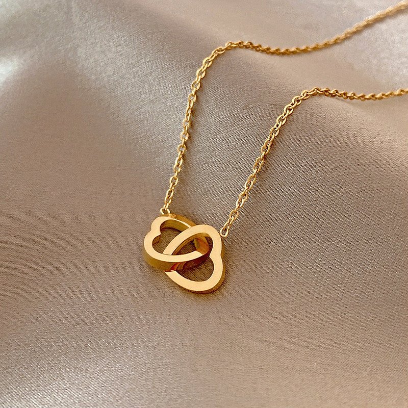 Collier en acier titane tendance et à la mode pour femmes, pendentif chaîne de clavicule d'amour rétro personnalisé