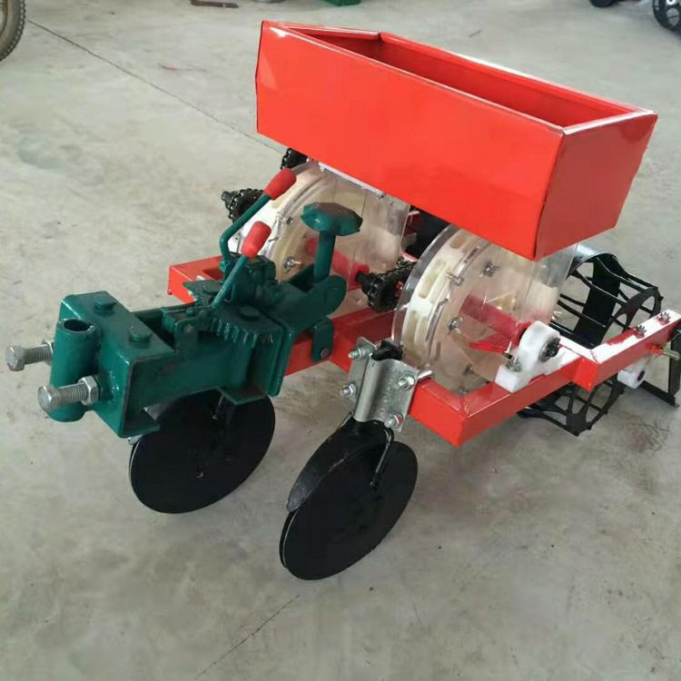 Machine de plantation d'arachides à 2 rangées pour tracteur à main avec semette d'arachide Précision Machine à crête plate Arachide à la demande