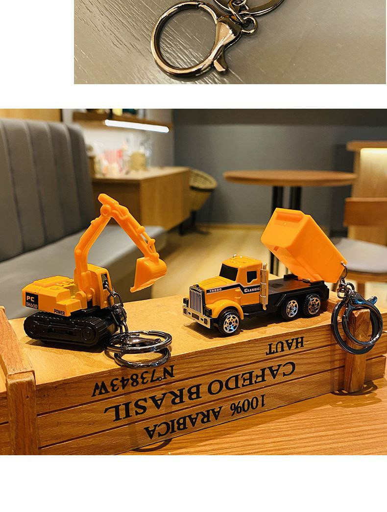 Porte-clés d'excavatrice de véhicule d'ingénierie en alliage de dessin animé créatif, pendentif de sac exquis et mignon, petits cadeaux pour les couples